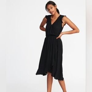 Old Navy black Sleeveless Waist-Defined Crinkle-Gauze Dress Size: M Tall